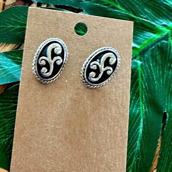 BOGO FREE SHAMROCK SILVER STUD EARRINGS - Picture 1 of 4